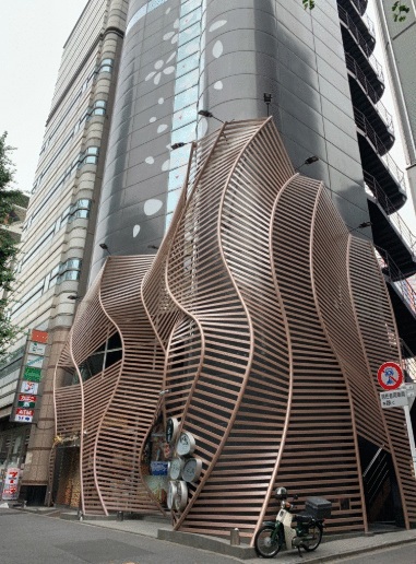 六本木駅徒歩4分！お洒落な外観で目立ちます！人気エリア スケルトン物件